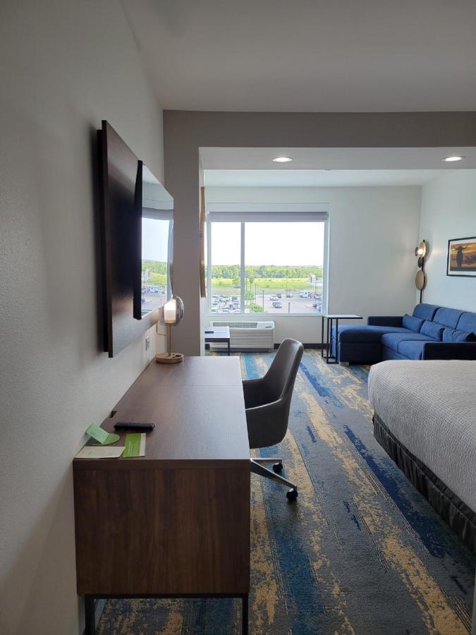 La Quinta Inn & Suites By Wyndham Terrell Eksteriør billede
