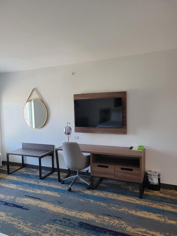La Quinta Inn & Suites By Wyndham Terrell Eksteriør billede