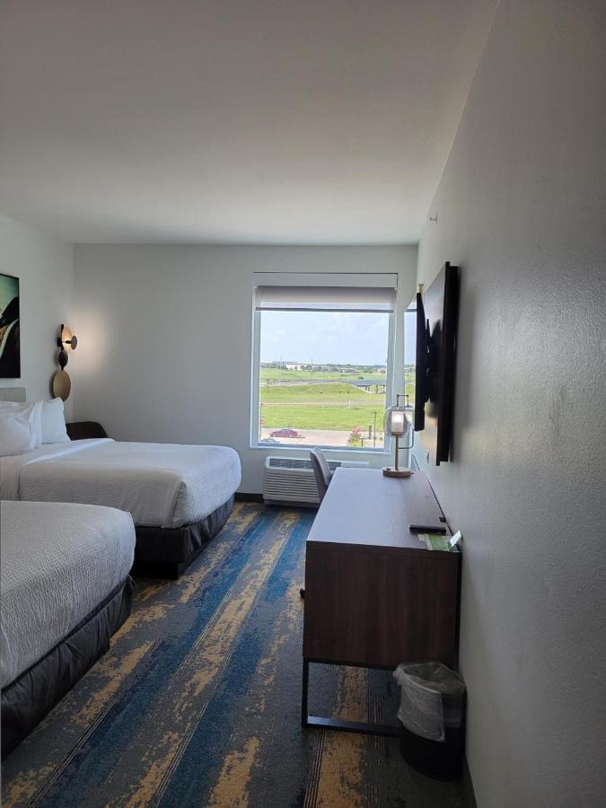 La Quinta Inn & Suites By Wyndham Terrell Eksteriør billede