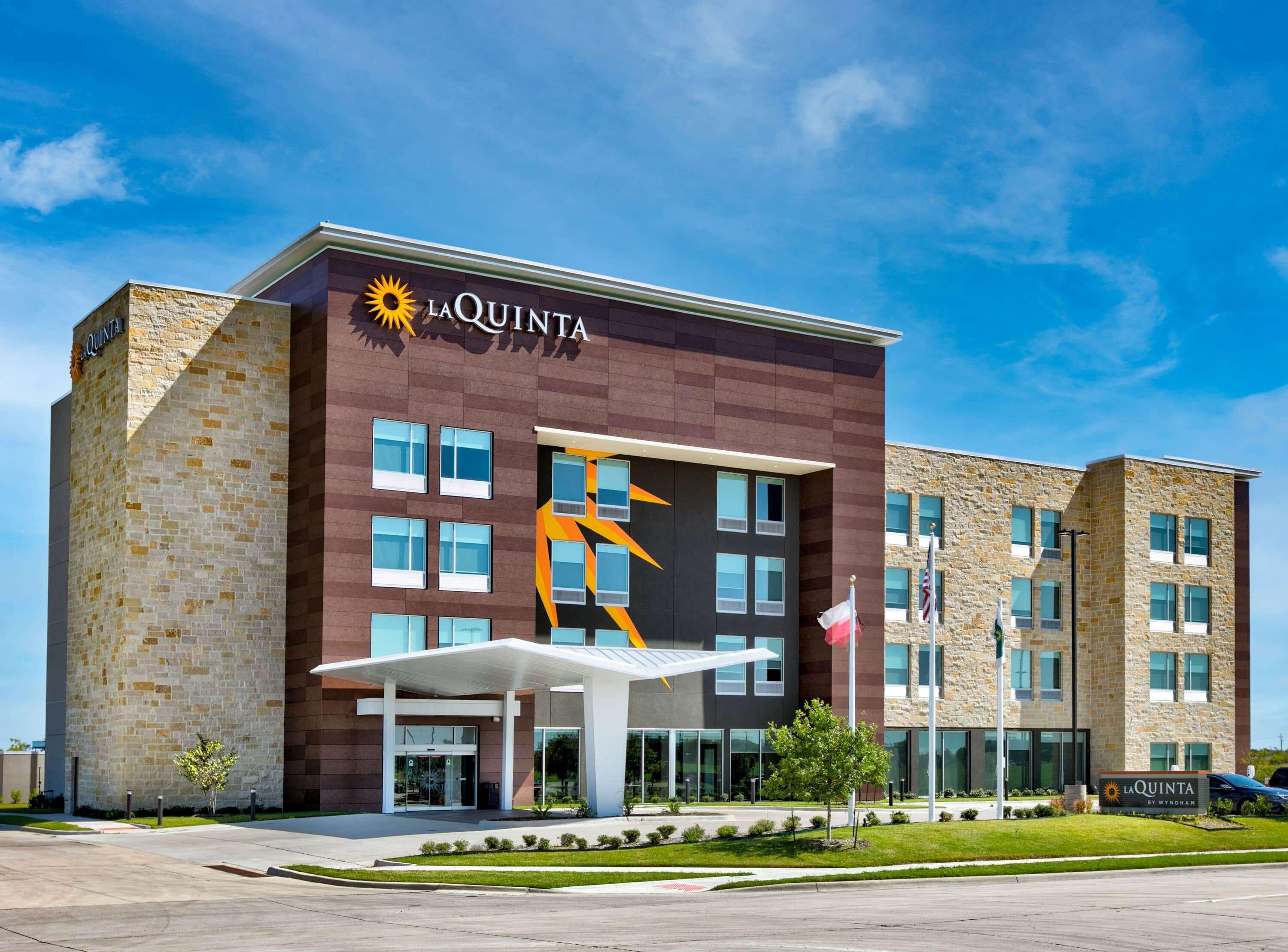La Quinta Inn & Suites By Wyndham Terrell Eksteriør billede