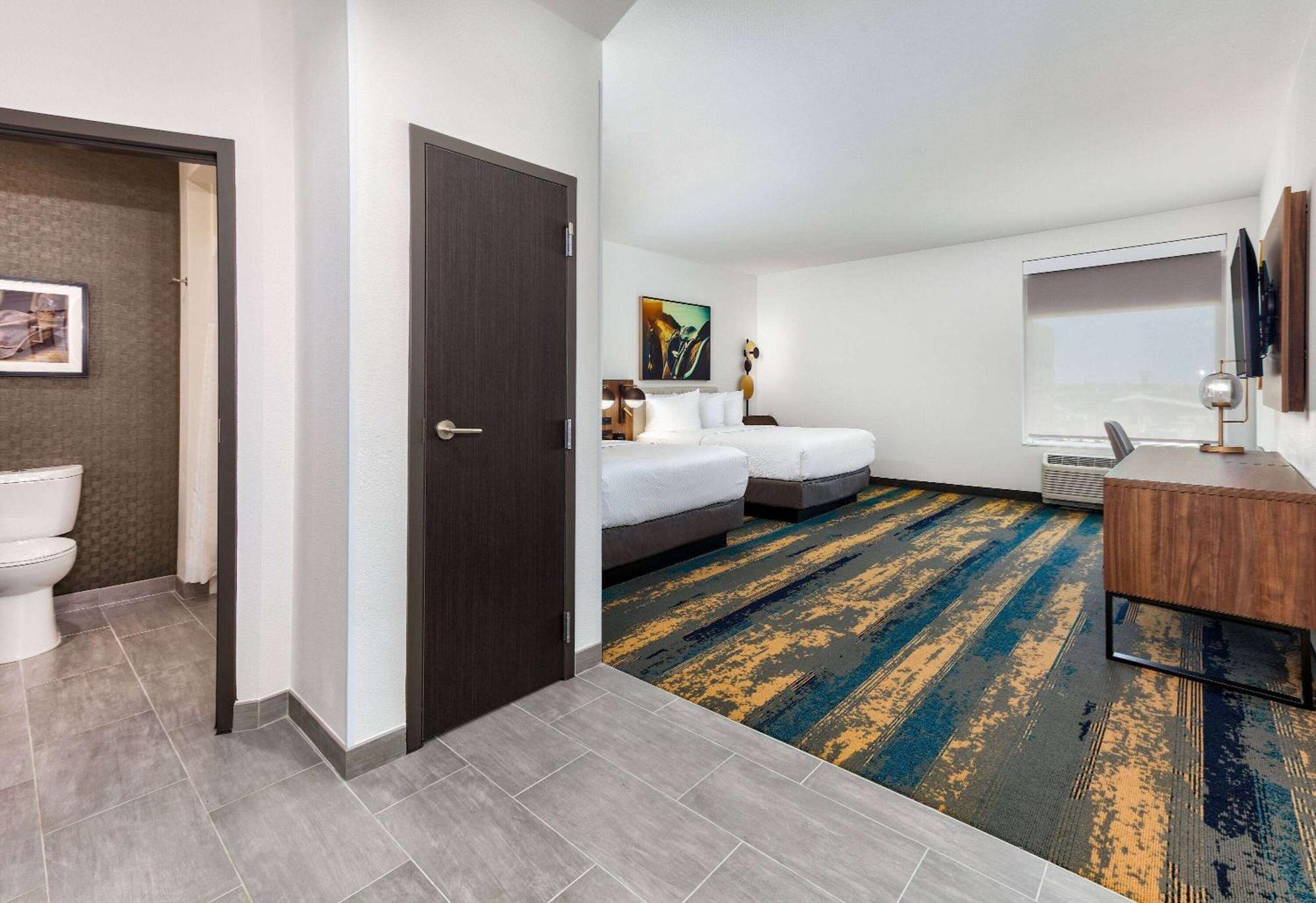 La Quinta Inn & Suites By Wyndham Terrell Eksteriør billede